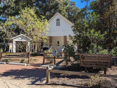 BEAUTIFULLY TREED OCEAN ORIENTED LOT (FOURTH ROW LOT TO BEACH) A on Bloody Point Golf Course and Resort in South Carolina - for sale on GolfHomes.com, golf home, golf lot