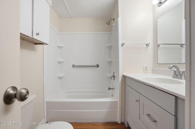 BACK ON THE MARKET AT NO FAULT OF SELLER OR PROPERTY! CONVENIENT on High Point Golf Club, Inc. in Florida - for sale on GolfHomes.com, golf home, golf lot