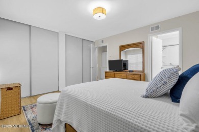 Welcome home to this newly updated Oxford model end unit! The on Leisure Village West Assoc. in New Jersey - for sale on GolfHomes.com, golf home, golf lot