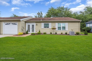 Welcome home to this newly updated Oxford model end unit! The on Leisure Village West Assoc. in New Jersey - for sale on GolfHomes.com, golf home, golf lot
