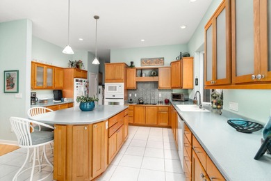 10' & 9' ceilings - sunroom vaulted with trapezoid windows on Cortez Golf Course in Arkansas - for sale on GolfHomes.com, golf home, golf lot