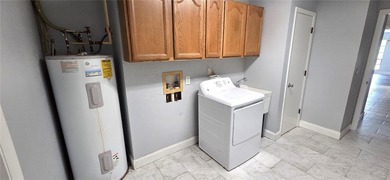 Spacious and versatile, this 4-bedroom, 3-bath home with a on Golf Hammock Country Club in Florida - for sale on GolfHomes.com, golf home, golf lot