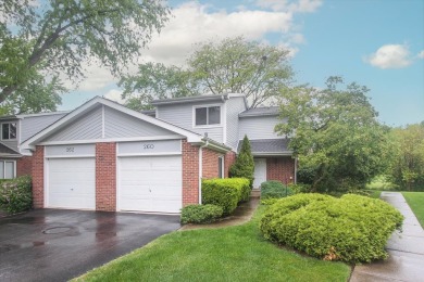 END UNIT, BACKS TO GOLF COURSE! 2 BED, 2.1 BATH TOWNHOME WITH on Palatine Hills Golf Course in Illinois - for sale on GolfHomes.com, golf home, golf lot