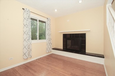END UNIT, BACKS TO GOLF COURSE! 2 BED, 2.1 BATH TOWNHOME WITH on Palatine Hills Golf Course in Illinois - for sale on GolfHomes.com, golf home, golf lot