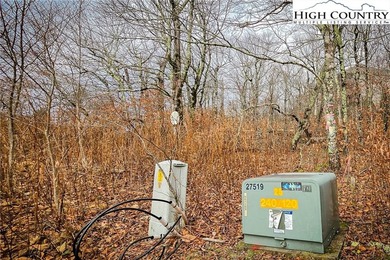 A ~5,000' elevation property at the top of Sugar Mountain in the on Sugar Mountain Golf Course in North Carolina - for sale on GolfHomes.com, golf home, golf lot