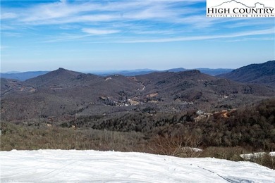 A ~5,000' elevation property at the top of Sugar Mountain in the on Sugar Mountain Golf Course in North Carolina - for sale on GolfHomes.com, golf home, golf lot