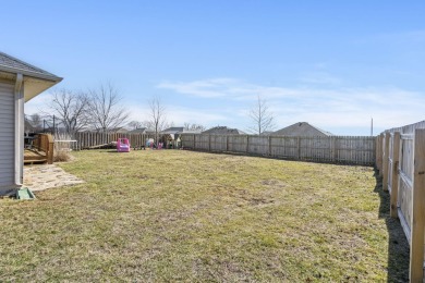 Welcome to this beautifully maintained 3-bedroom, 2-bathroom on Fremont Hills Country Club in Missouri - for sale on GolfHomes.com, golf home, golf lot