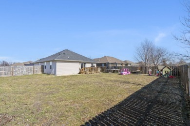 Welcome to this beautifully maintained 3-bedroom, 2-bathroom on Fremont Hills Country Club in Missouri - for sale on GolfHomes.com, golf home, golf lot