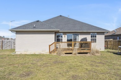 Welcome to this beautifully maintained 3-bedroom, 2-bathroom on Fremont Hills Country Club in Missouri - for sale on GolfHomes.com, golf home, golf lot