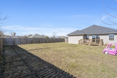 Welcome to this beautifully maintained 3-bedroom, 2-bathroom on Fremont Hills Country Club in Missouri - for sale on GolfHomes.com, golf home, golf lot