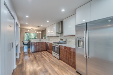 Fully renovated 3 bedroom,2.5 bathroom townhouse with golf on Old Orchard Country Club in Illinois - for sale on GolfHomes.com, golf home, golf lot