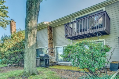 Fully renovated 3 bedroom,2.5 bathroom townhouse with golf on Old Orchard Country Club in Illinois - for sale on GolfHomes.com, golf home, golf lot