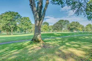 Fully renovated 3 bedroom,2.5 bathroom townhouse with golf on Old Orchard Country Club in Illinois - for sale on GolfHomes.com, golf home, golf lot