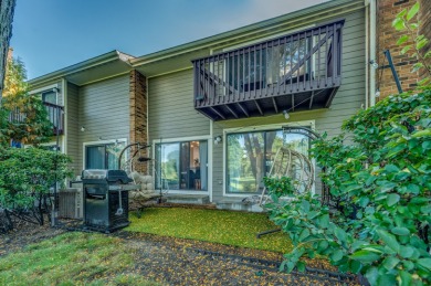 Fully renovated 3 bedroom,2.5 bathroom townhouse with golf on Old Orchard Country Club in Illinois - for sale on GolfHomes.com, golf home, golf lot