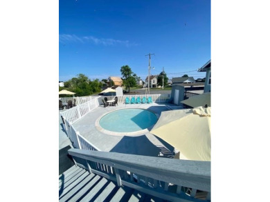 This cozy 2 bedroom 2 bath home located in a quiet section of on Captains Cove Golf and Yacht Club in Virginia - for sale on GolfHomes.com, golf home, golf lot