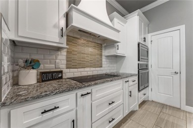 Enjoy the best of Bella Vista with this home conveniently on Bella Vista - Metfield Golf Complex and Country Club in Arkansas - for sale on GolfHomes.com, golf home, golf lot