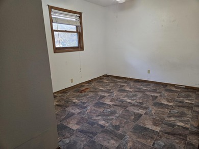 Welcome home to this inviting 3-bedroom, all-electric property on Cherokee Village South Course in Arkansas - for sale on GolfHomes.com, golf home, golf lot