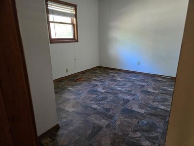 Welcome home to this inviting 3-bedroom, all-electric property on Cherokee Village South Course in Arkansas - for sale on GolfHomes.com, golf home, golf lot