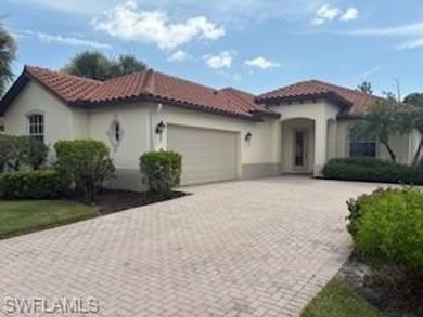 Wildcat Cove detached villa with lakefront view.   This single on Wildcat Run Golf and Country Club in Florida - for sale on GolfHomes.com, golf home, golf lot