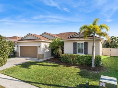 IN 2024- NEW SHINGLES, NEW POOL HEATER, NEW POOL PUMP, NEW SALT on Oaks National Golf Course in Florida - for sale on GolfHomes.com, golf home, golf lot