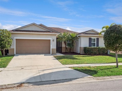 IN 2024- NEW SHINGLES, NEW POOL HEATER, NEW POOL PUMP, NEW SALT on Oaks National Golf Course in Florida - for sale on GolfHomes.com, golf home, golf lot