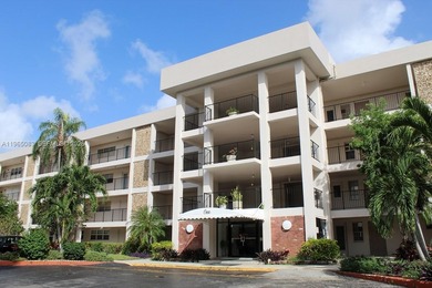 Great price for this large unit in sought after Palm Aire CC! on Palm-Aire Country Club and Resort - Palms in Florida - for sale on GolfHomes.com, golf home, golf lot