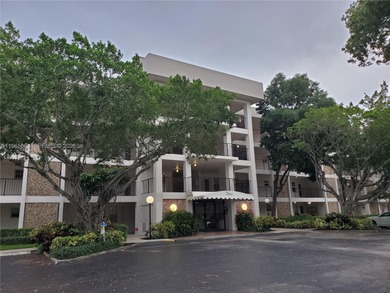 Great price for this large unit in sought after Palm Aire CC! on Palm-Aire Country Club and Resort - Palms in Florida - for sale on GolfHomes.com, golf home, golf lot