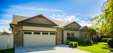 Welcome to 1910 Belknap Loop! Situated in the highly on Hunters Point Golf Club in Idaho - for sale on GolfHomes.com, golf home, golf lot