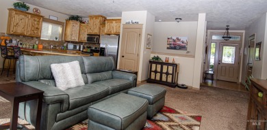 Welcome to 1910 Belknap Loop! Situated in the highly on Hunters Point Golf Club in Idaho - for sale on GolfHomes.com, golf home, golf lot
