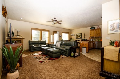 Welcome to 1910 Belknap Loop! Situated in the highly on Hunters Point Golf Club in Idaho - for sale on GolfHomes.com, golf home, golf lot