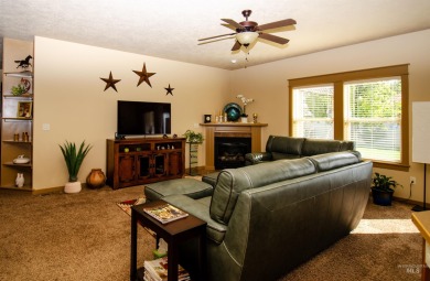 Welcome to 1910 Belknap Loop! Situated in the highly on Hunters Point Golf Club in Idaho - for sale on GolfHomes.com, golf home, golf lot