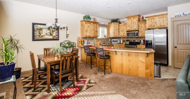Welcome to 1910 Belknap Loop! Situated in the highly on Hunters Point Golf Club in Idaho - for sale on GolfHomes.com, golf home, golf lot