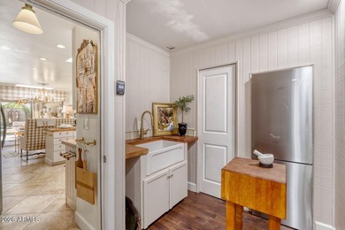 Beautifully renovated townhome in a prime Scottsdale location on Scottsdale Shadows in Arizona - for sale on GolfHomes.com, golf home, golf lot