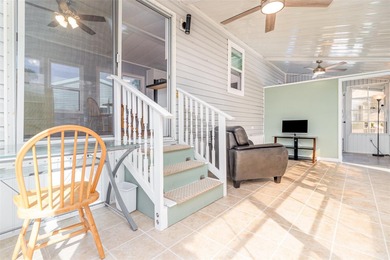 Beautifully updated and modern 1-bedroom, 1-bath home located on on Polo Park East in Florida - for sale on GolfHomes.com, golf home, golf lot