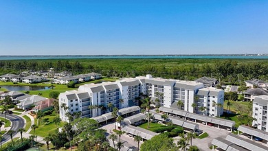 Welcome to Paradise! This 2 bedroom, 2 bath condo has great golf on Ocean Village Golf Course in Florida - for sale on GolfHomes.com, golf home, golf lot