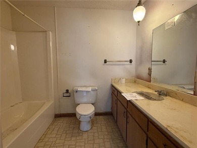 Close to the Country Club and golf course! This all-brick home on Holiday Island Golf Course in Arkansas - for sale on GolfHomes.com, golf home, golf lot