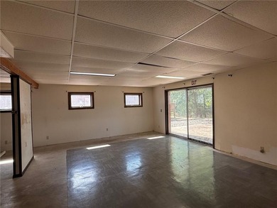 Close to the Country Club and golf course! This all-brick home on Holiday Island Golf Course in Arkansas - for sale on GolfHomes.com, golf home, golf lot