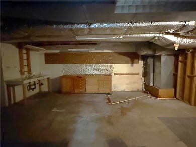 Close to the Country Club and golf course! This all-brick home on Holiday Island Golf Course in Arkansas - for sale on GolfHomes.com, golf home, golf lot