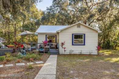 Adorably Charming!!!  This refurbished cottage in Palatka Is on Palatka Golf Club in Florida - for sale on GolfHomes.com, golf home, golf lot