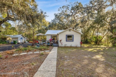 Adorably Charming!!!  This refurbished cottage in Palatka Is on Palatka Golf Club in Florida - for sale on GolfHomes.com, golf home, golf lot