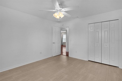 ~PRICE REDUCTION!~ ~CORNER LOT~ ~BRICK & PAVER FRONT PORCH~ on Pennbrooke Fairways in Florida - for sale on GolfHomes.com, golf home, golf lot