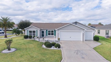 ~PRICE REDUCTION!~ ~CORNER LOT~ ~BRICK & PAVER FRONT PORCH~ on Pennbrooke Fairways in Florida - for sale on GolfHomes.com, golf home, golf lot