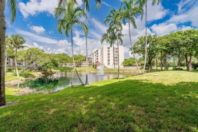 Beautiful and spacious 2-bedroom, 2-bath condo in the desirable on Inverrary Country Club in Florida - for sale on GolfHomes.com, golf home, golf lot