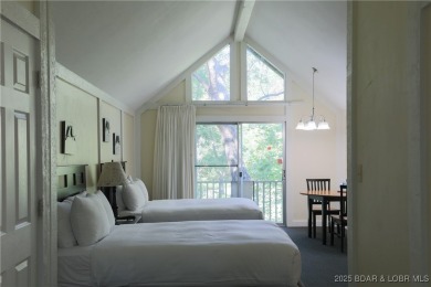 Looking for an affordable single family home in the coveted on The Oaks Golf Course in Missouri - for sale on GolfHomes.com, golf home, golf lot