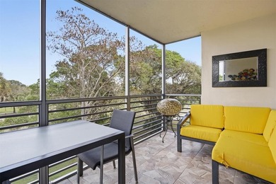 Beautifully updated 2 bedroom, 2 bathroom condo with a den in an on Palm-Aire Country Club and Resort - Palms in Florida - for sale on GolfHomes.com, golf home, golf lot