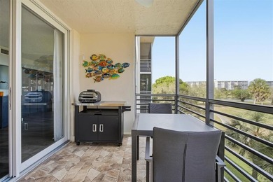 Beautifully updated 2 bedroom, 2 bathroom condo with a den in an on Palm-Aire Country Club and Resort - Palms in Florida - for sale on GolfHomes.com, golf home, golf lot