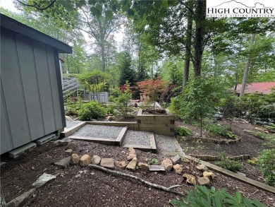 Adorable year-round home on spacious corner lot. One level on Land Harbor Golf Course in North Carolina - for sale on GolfHomes.com, golf home, golf lot