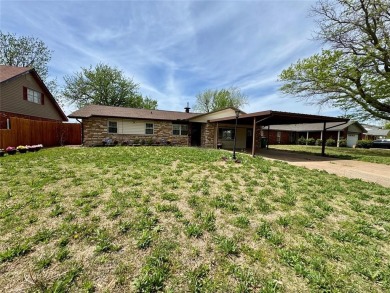 Welcome to this well-maintained, one-owner home offering three on Silverhorn Golf Club in Oklahoma - for sale on GolfHomes.com, golf home, golf lot