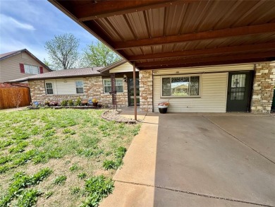 Welcome to this well-maintained, one-owner home offering three on Silverhorn Golf Club in Oklahoma - for sale on GolfHomes.com, golf home, golf lot