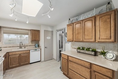 2 bed, 2 bath Sun City home with 1,659 sq ft and bonus room that on PalmBrook Country Club in Arizona - for sale on GolfHomes.com, golf home, golf lot